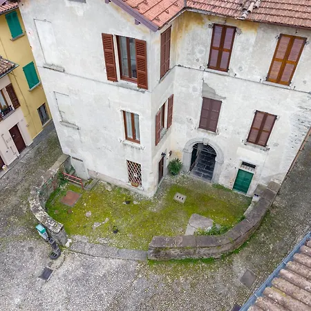 Historic Borgo Campidoglio 5 *